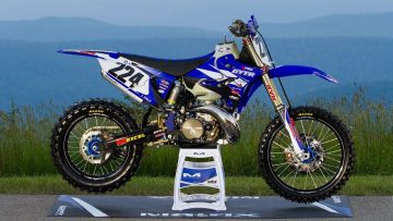 Racer-X-Films-Garage-Build-2011-Yamaha-YZ250-GNCC-Race-Bike