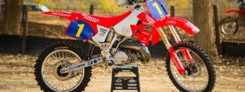 Racer-X-Films-1992-Honda-CR250R-Garage-Build