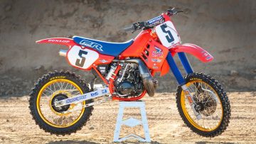 Racer-X-Films-1986-Honda-CR250-Garage-Build-Rick-Johnson-Two-Stroke-Motocross