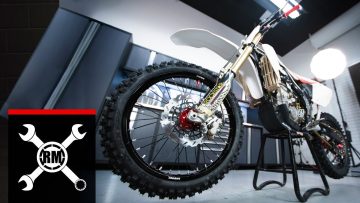 How-To-Replace-the-Wheel-Bearings-on-a-Honda-Dirt-Bike
