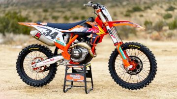 First-Ride-2021-KTM-450SXF-Factory-Edition-with-Bluetooth-