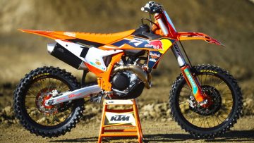 First-Ride-2022-KTM-450SXF-Factory-Edition-