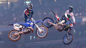 Chad-Reed-Riding-His-04-Championship-Bike-at-St-Louis-Supercross-2022