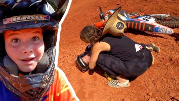 She-Took-A-Handlebar-To-Her-Thigh-Supercross-With-The-Reeds